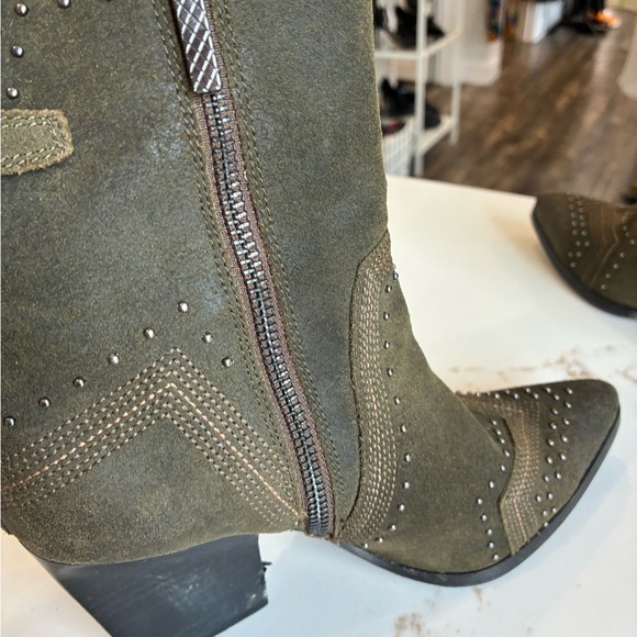 Donald Pliner Vegas army green suede studded booties size 6 - Picture 4 of 5